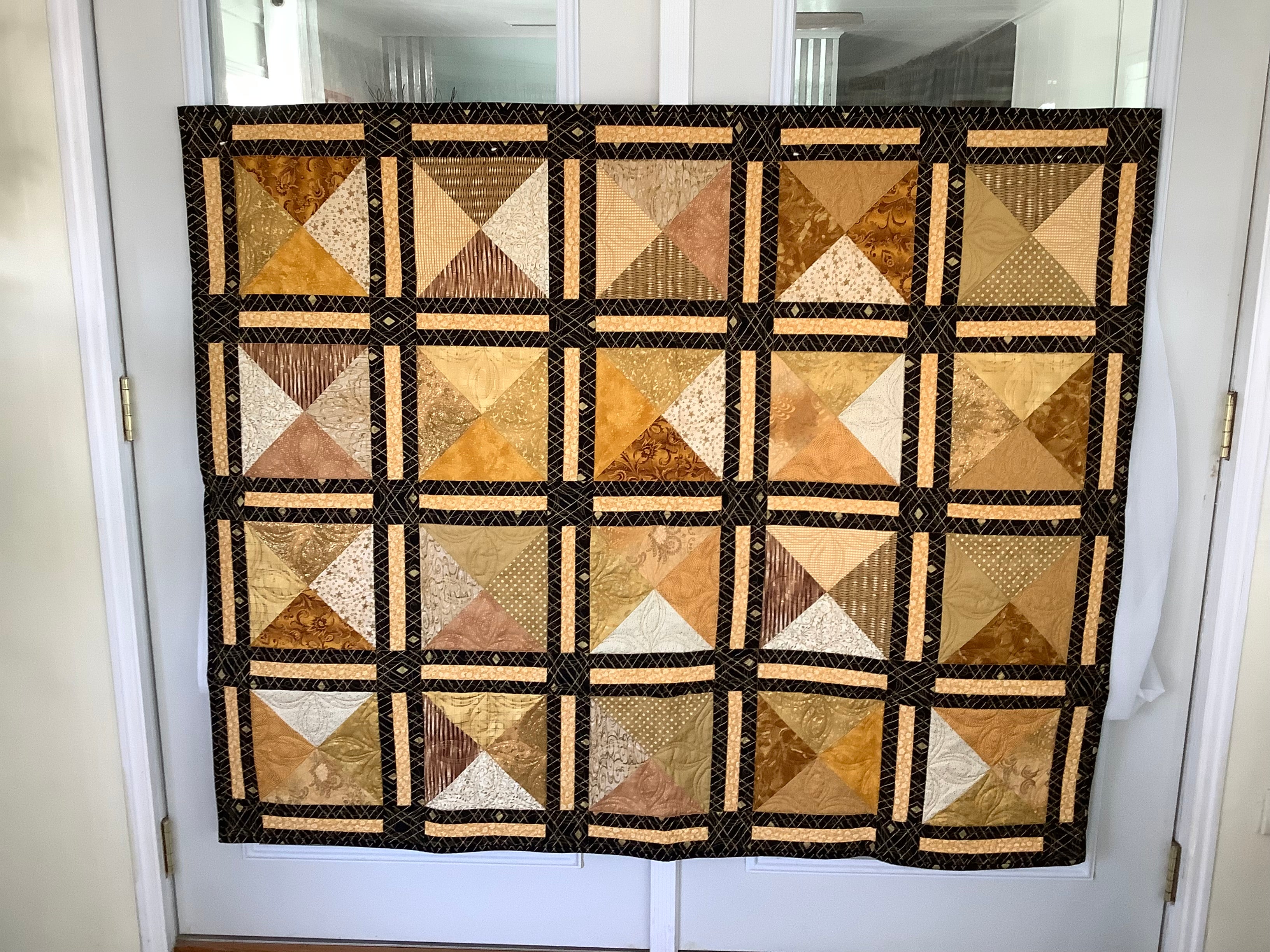Glitzy N Gold Throw
