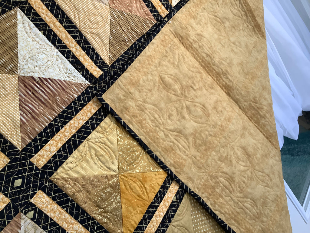 Glitzy N Gold Throw