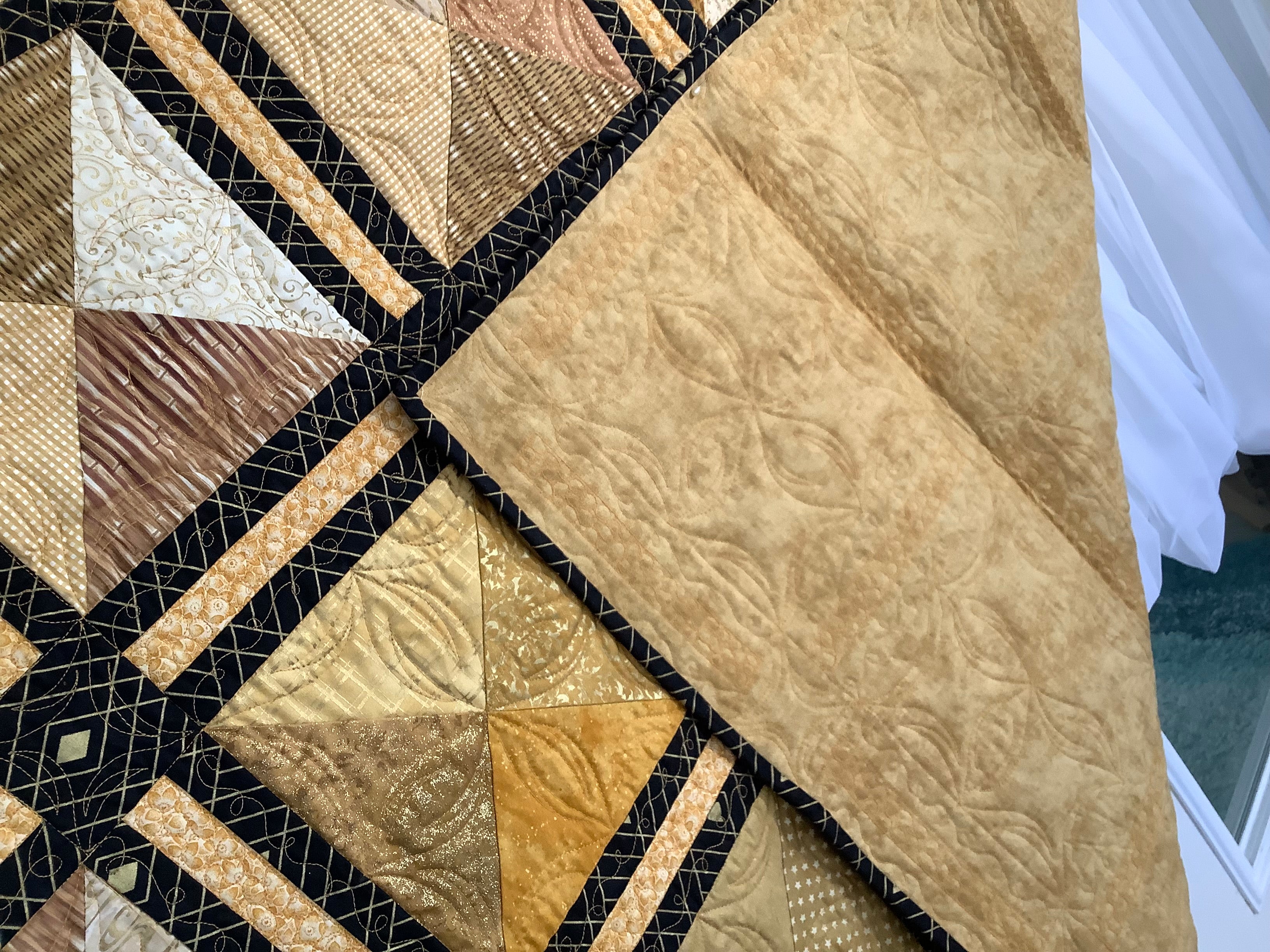 Glitzy N Gold Throw